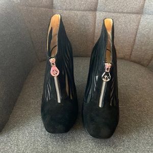 MICHAEL Michael Kors Fulton Black Suede Wave Mesh Bootie 5”Stiletto Heel
8 1/2